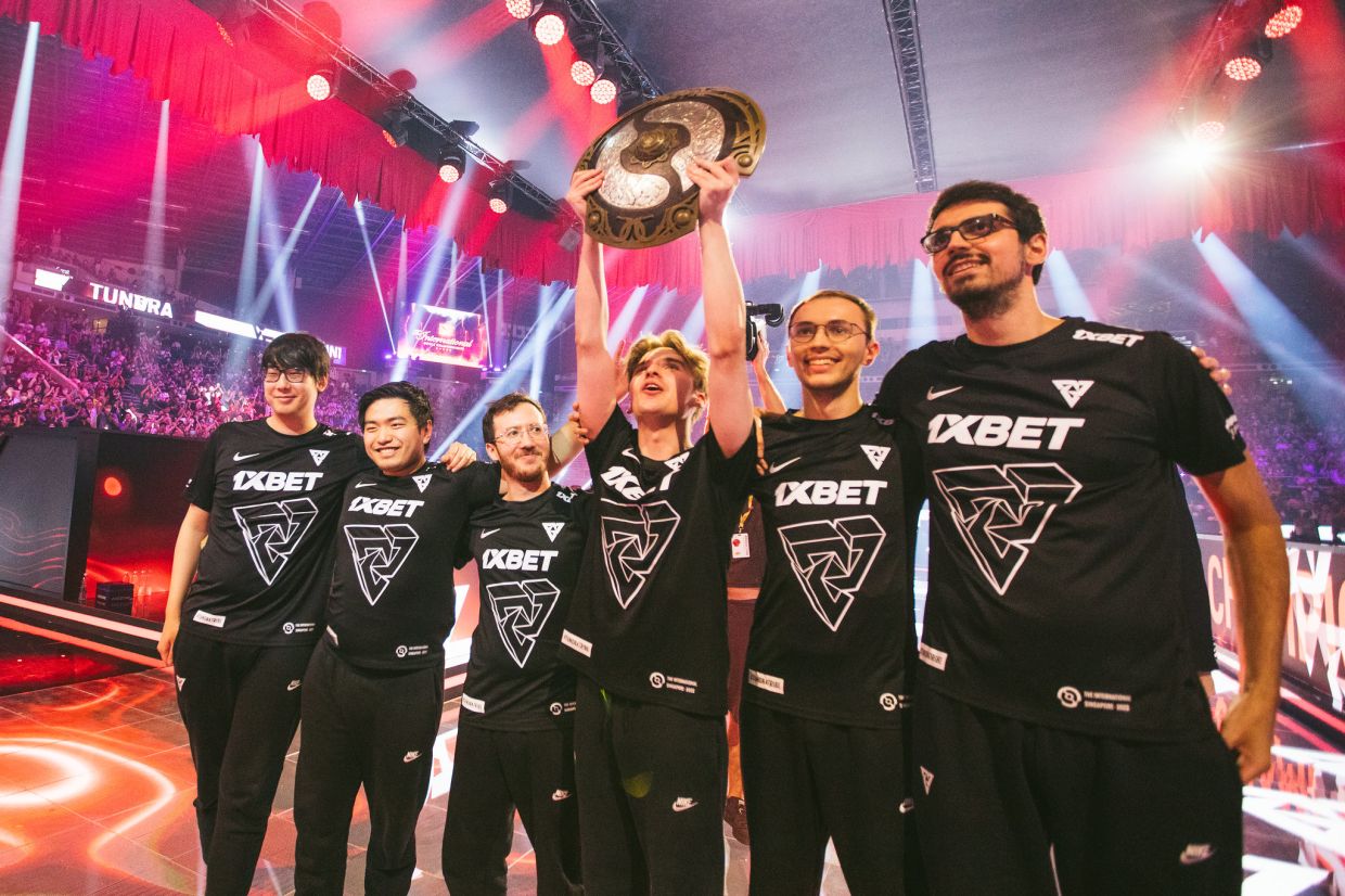Tundra Esports во время награждения на The International 2022 Tundra Esports во время награждения на The International 2022