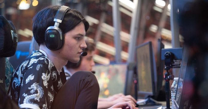 Illidan о плей-офф DreamLeague S22: «Думаю, Falcons вытрут BetBoom Team со счетом 2:0»