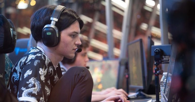Illidan о плей-офф DreamLeague S22: «Думаю, Falcons вытрут BetBoom Team со счетом 2:0»