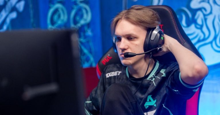 Aurora Gaming сыграет с Gamin Gladiators в четвертьфинале BLAST Slam III