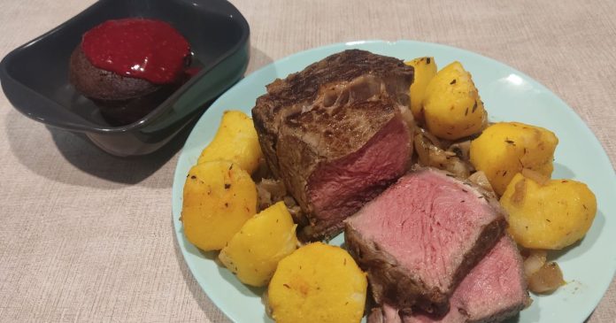 6de44acb-41d5-4f0f-82dd-37b0ff2884af.jpg Говядина с кровью, фонданы с малиной и отвратительное нечто — готовим блюда на Хэллоуин