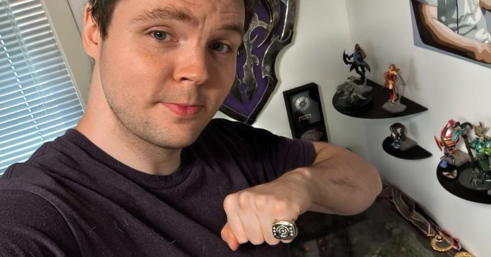 AdmiralBulldog не удалось продать кольцо с TI3 — на аукционе не сделали ни одной ставки