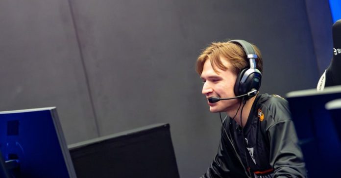 Team Yandex обыграла 1w Team и прошла в плей-офф Esports World Cup 2026